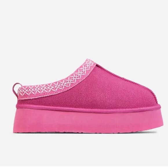 HOT PINK TAZZ LOOKING SLIP ON EGO BRAND - Picture 1 of 5